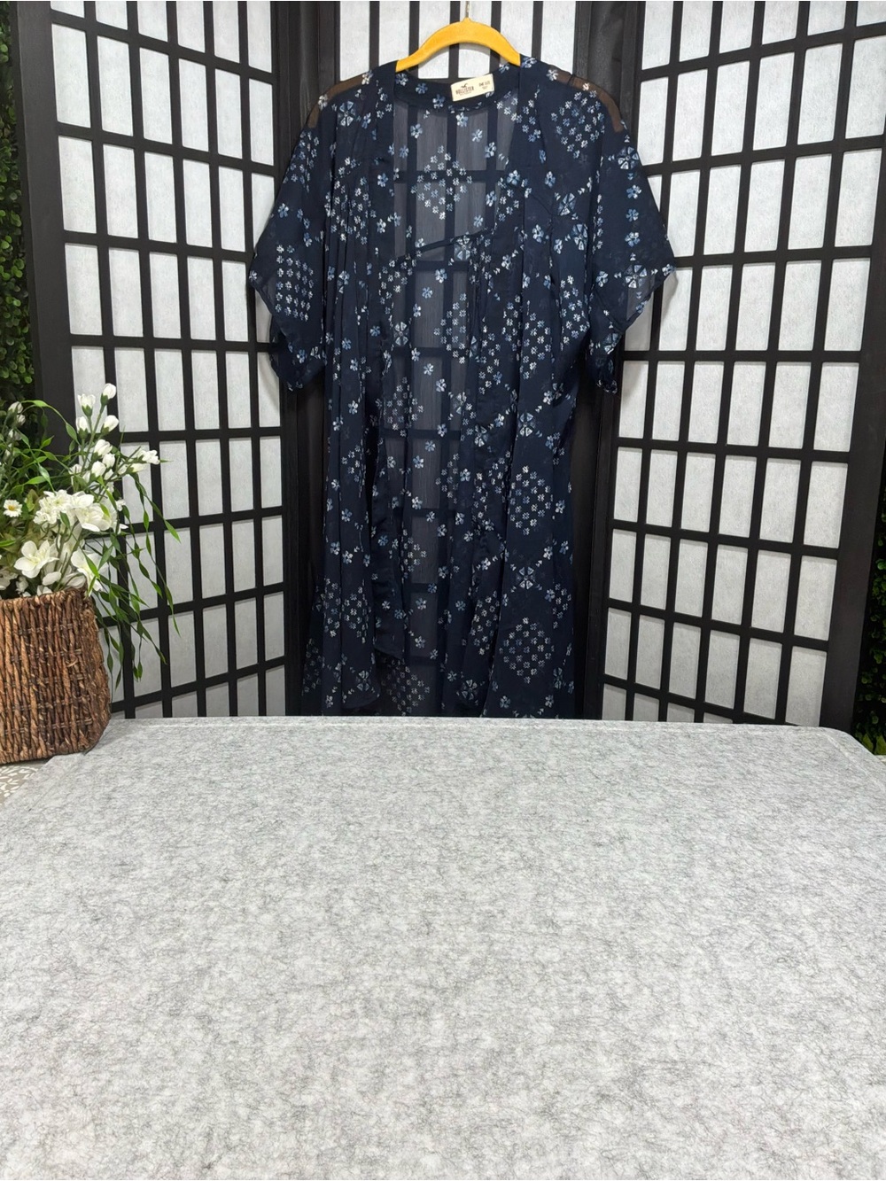 Hollister Women’s OS Boho Flowy Kimono Navy Blue Floral Y2K Beach Style